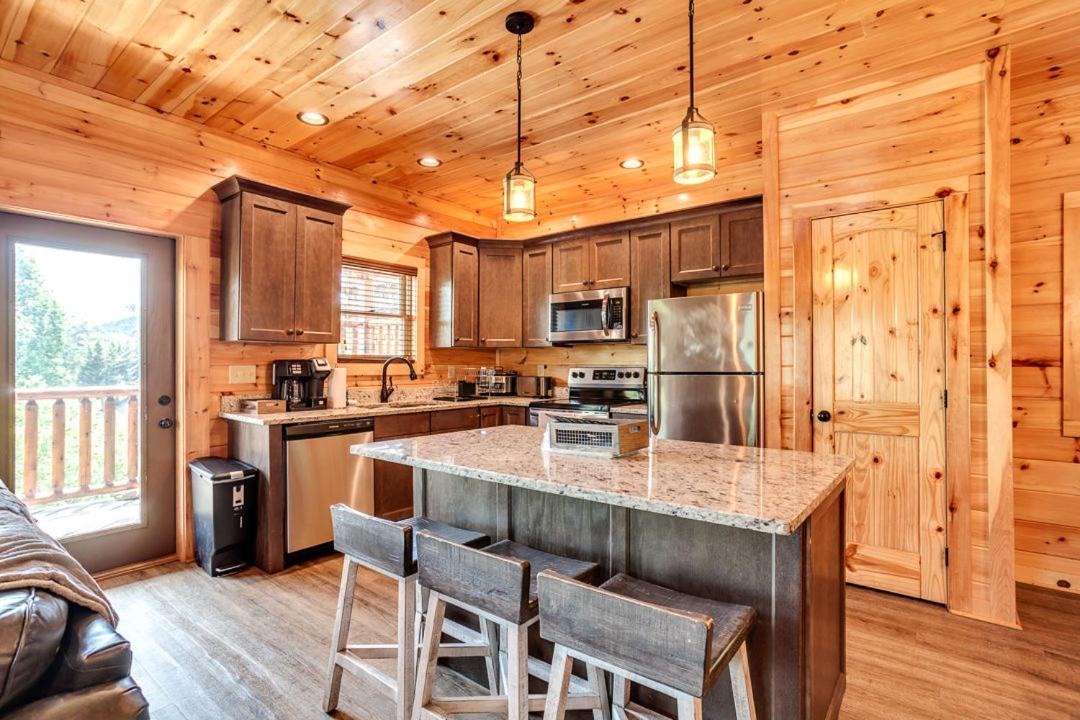 Gatlinburg Cabin With Private Hot Tub By Staycating Exteriör bild