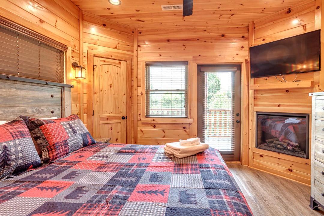 Gatlinburg Cabin With Private Hot Tub By Staycating Exteriör bild