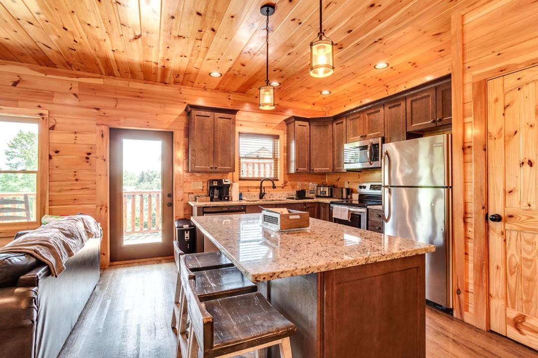 Gatlinburg Cabin With Private Hot Tub By Staycating Exteriör bild