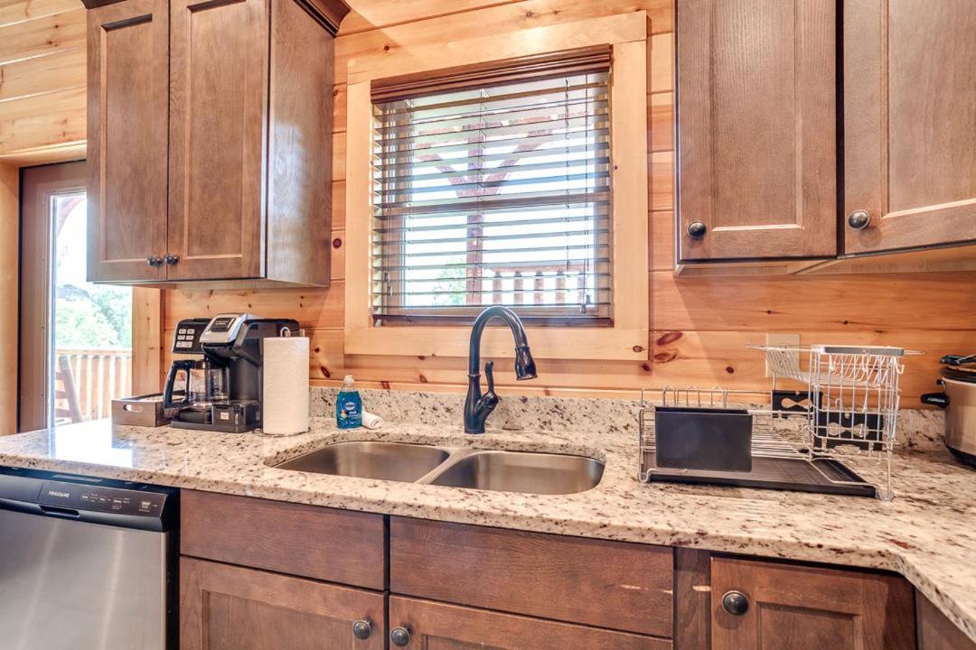Gatlinburg Cabin With Private Hot Tub By Staycating Exteriör bild