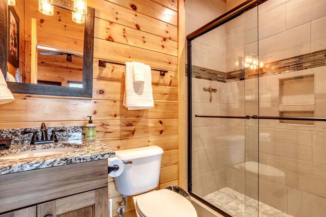 Gatlinburg Cabin With Private Hot Tub By Staycating Exteriör bild