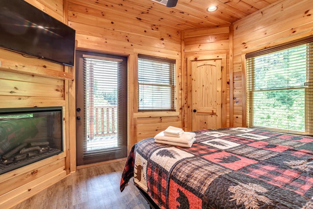 Gatlinburg Cabin With Private Hot Tub By Staycating Exteriör bild